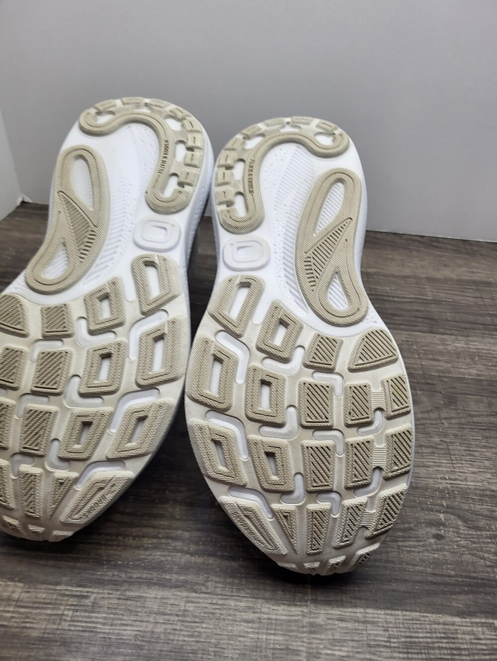 Brooks Adrenaline GTS 24 White Alloy 1204261B148 Women’s Size 9 Running Shoe - Picture 7 of 10